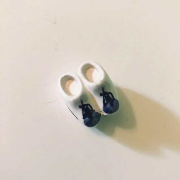 Vintage Holland  Souvenir Pin Miniature Clogs Dutch Travel - Picture 5 of 7